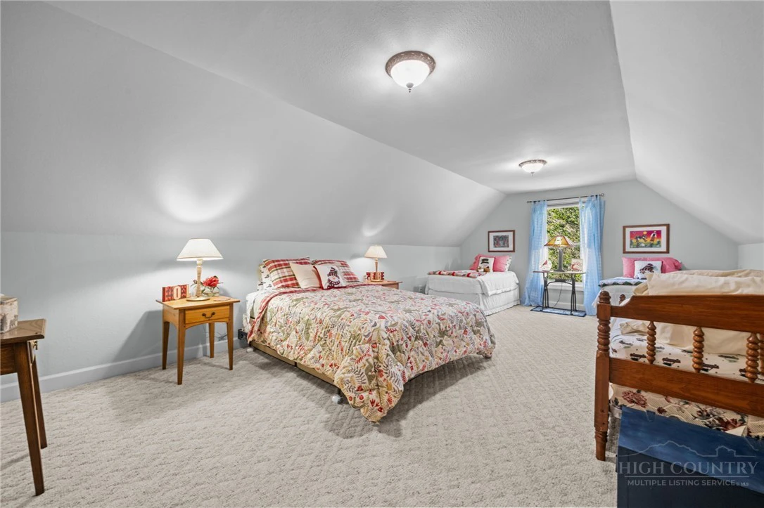 Image number 11 for the current listing