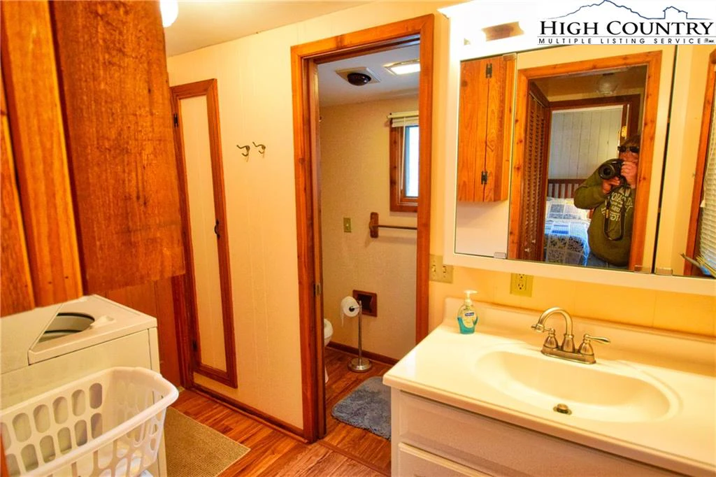 Image number 2 for the current listing