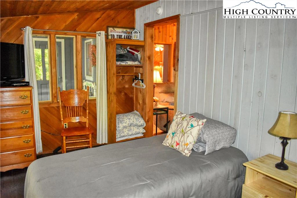 Image number 12 for the current listing