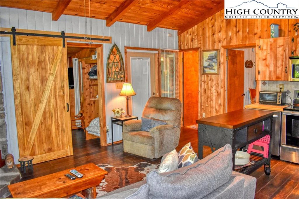 Image number 18 for the current listing