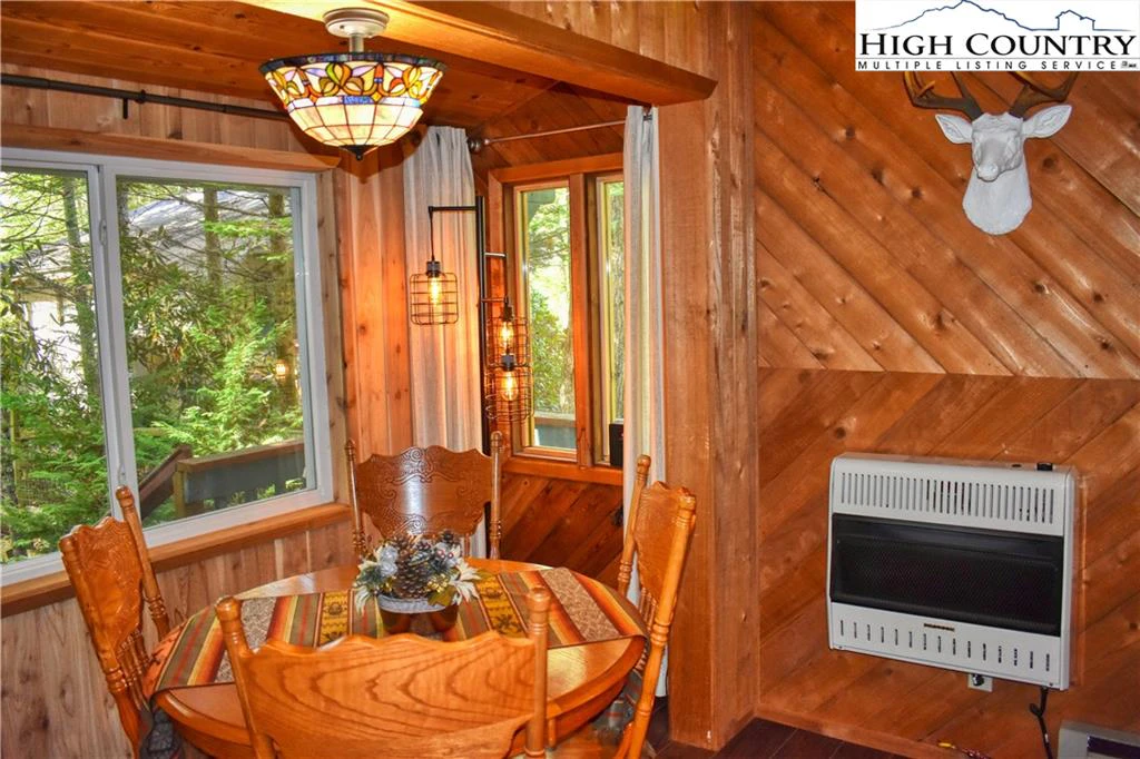 Image number 17 for the current listing
