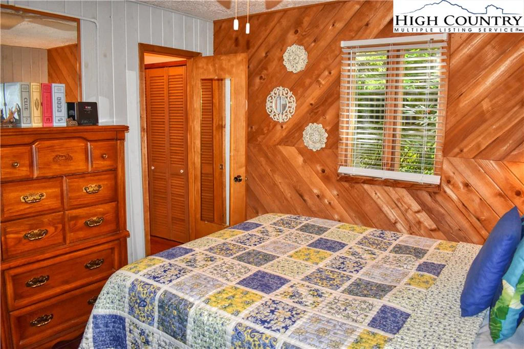 Image number 16 for the current listing