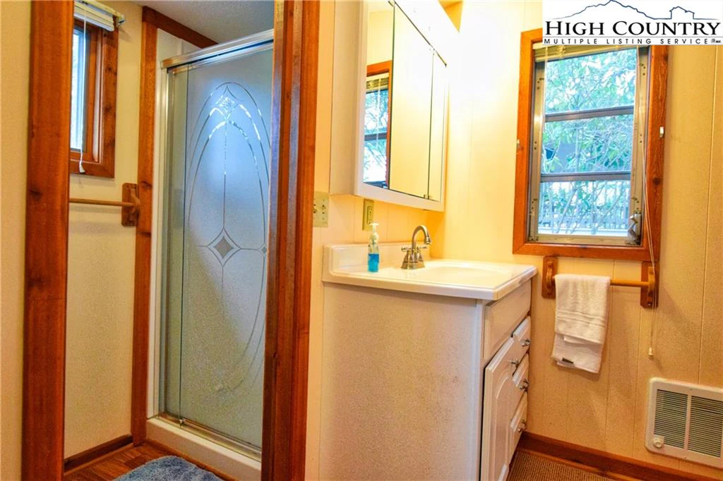 Image number 14 for the current listing