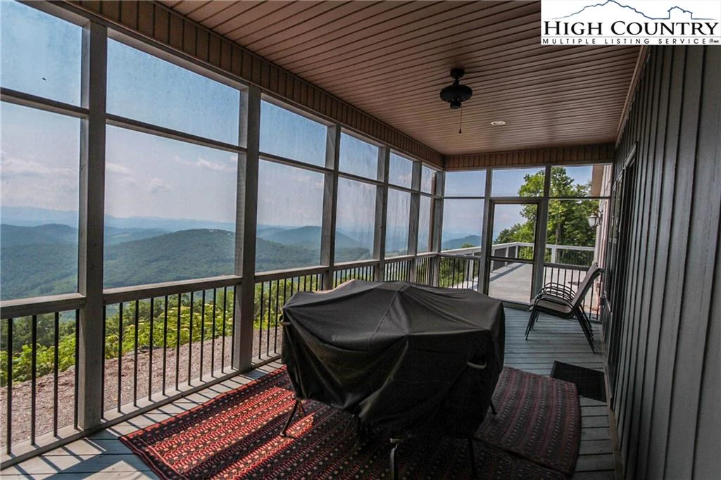 Image number 4 for the current listing
