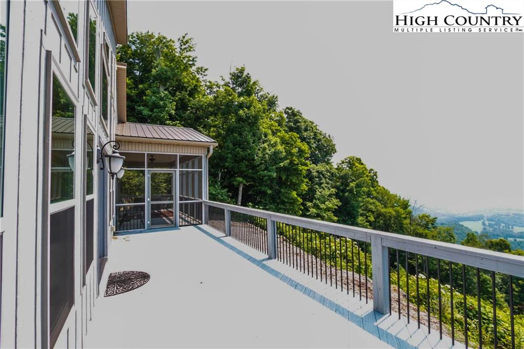 Image number 8 for the current listing