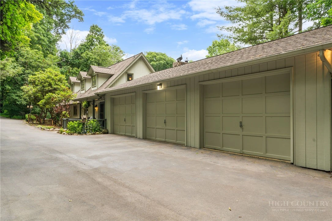 Image number 4 for the current listing