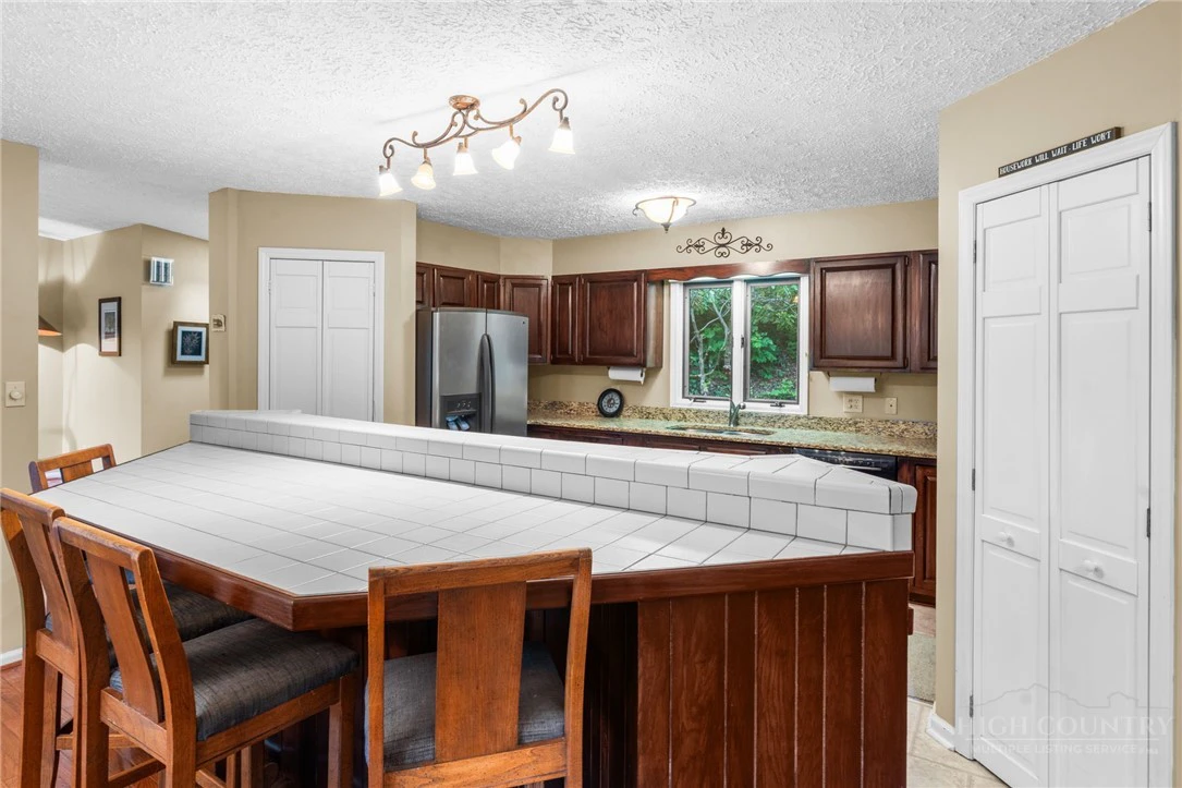 Image number 13 for the current listing