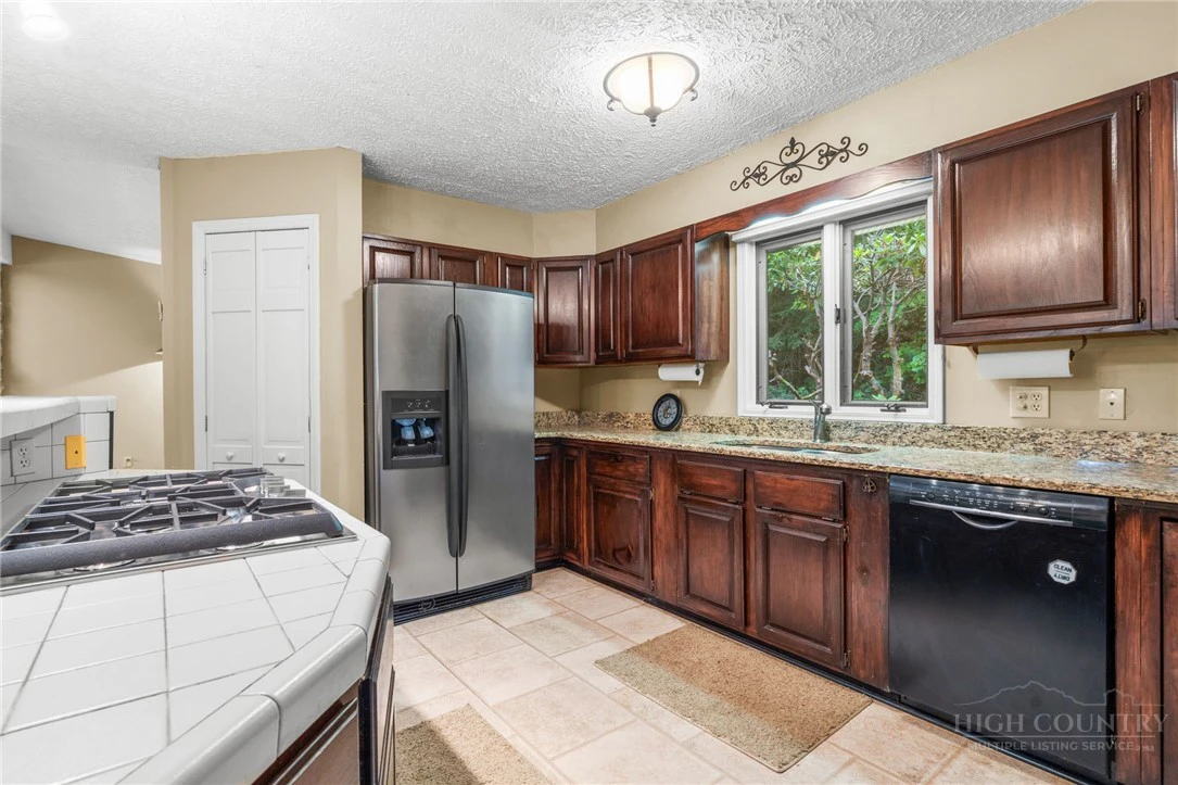 Image number 14 for the current listing