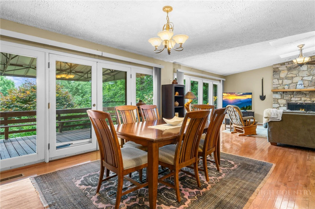 Image number 11 for the current listing