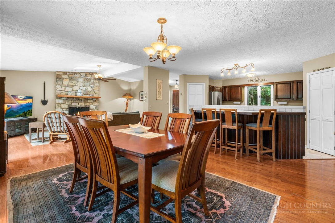 Image number 12 for the current listing