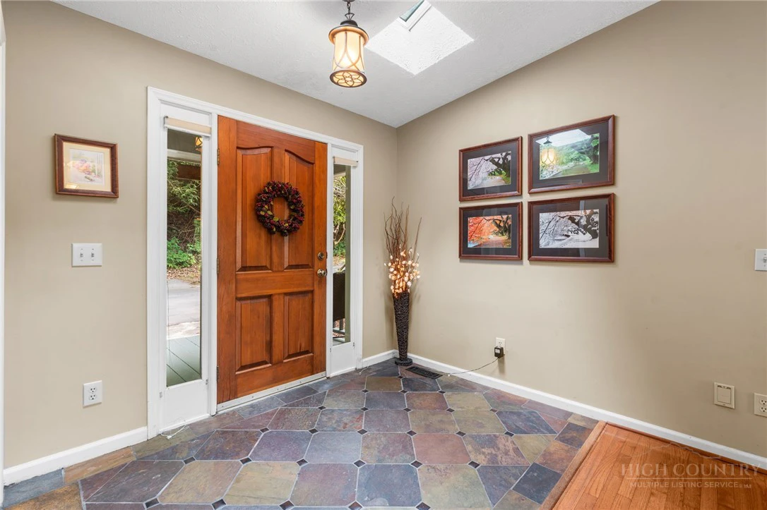 Image number 7 for the current listing