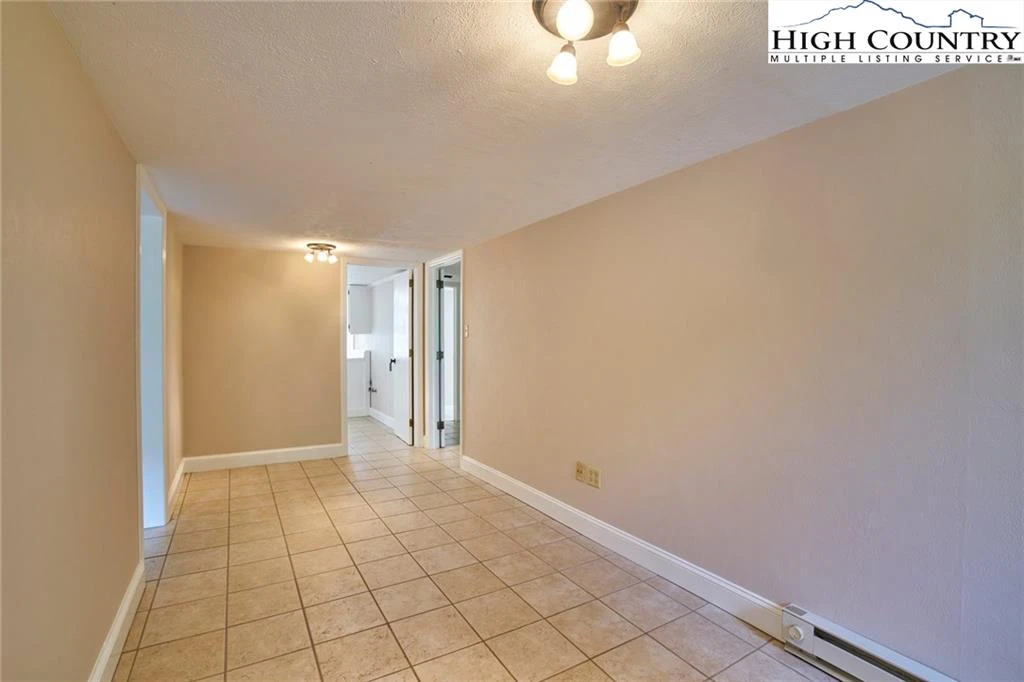 Image number 5 for the current listing