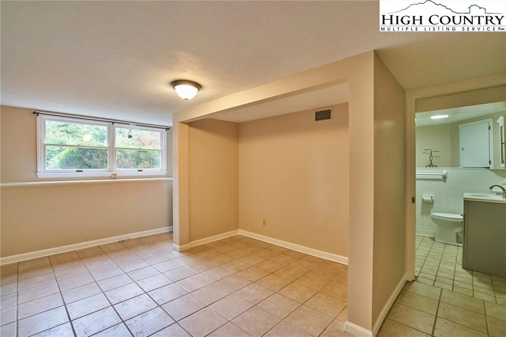 Image number 7 for the current listing