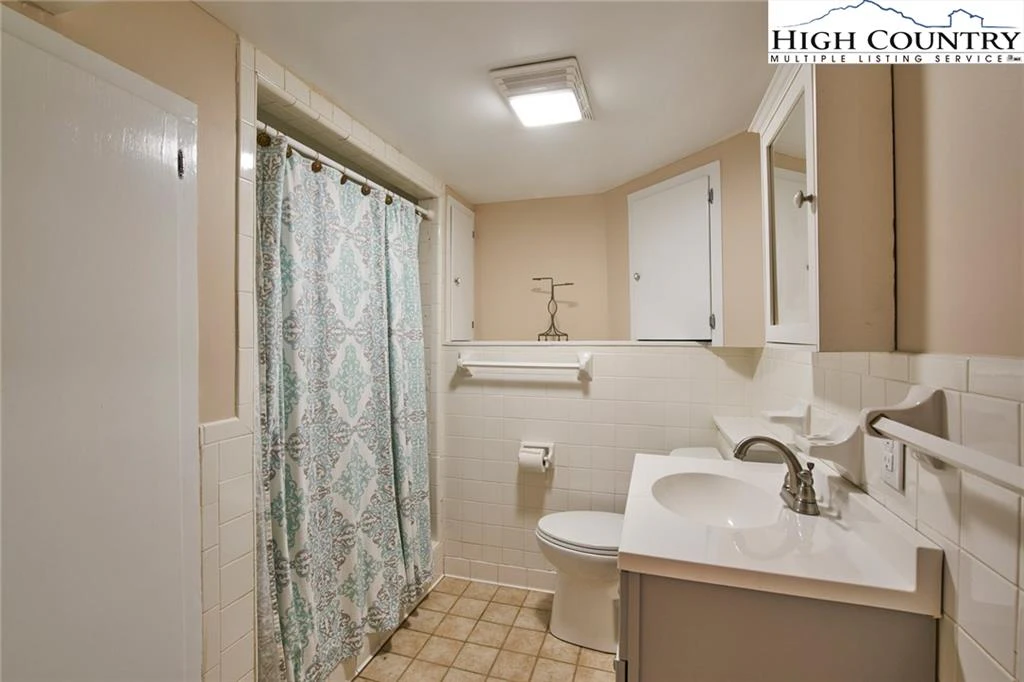 Image number 8 for the current listing