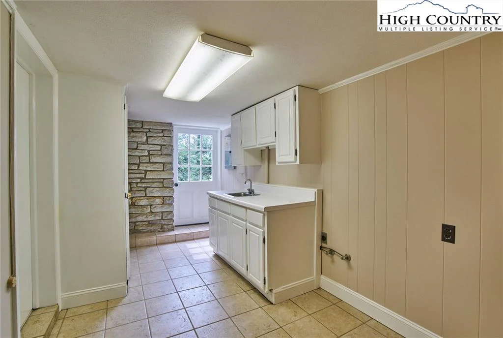 Image number 9 for the current listing