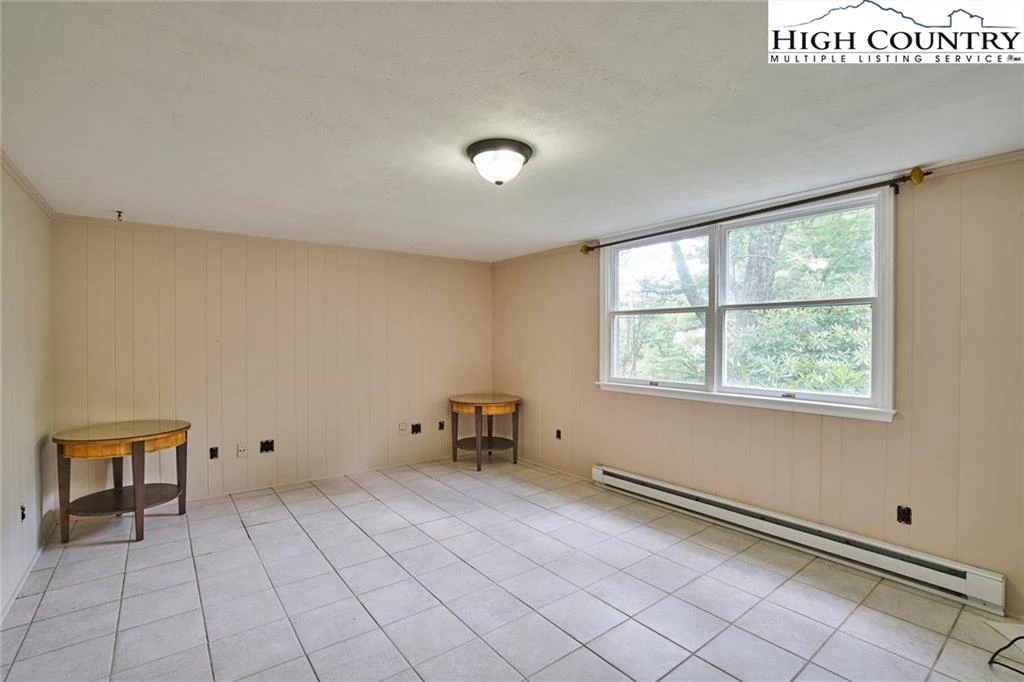 Image number 10 for the current listing
