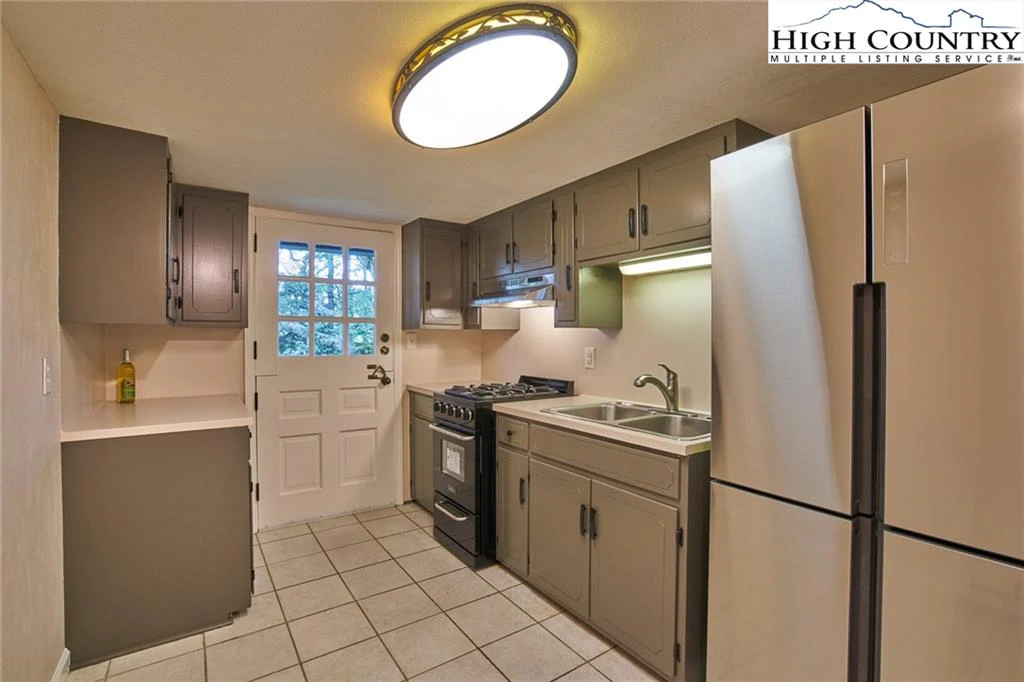Image number 11 for the current listing