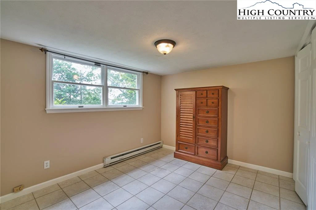 Image number 2 for the current listing
