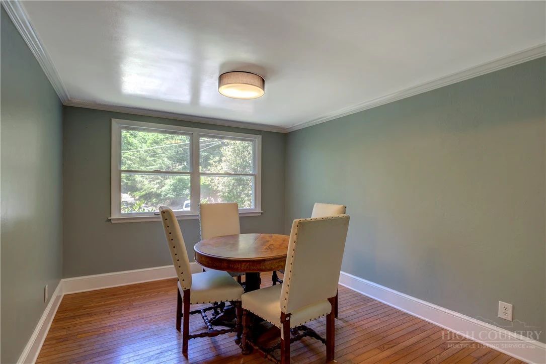 Image number 12 for the current listing