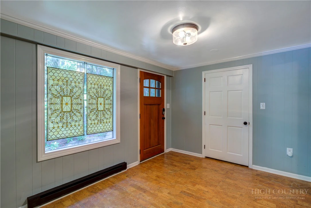 Image number 16 for the current listing