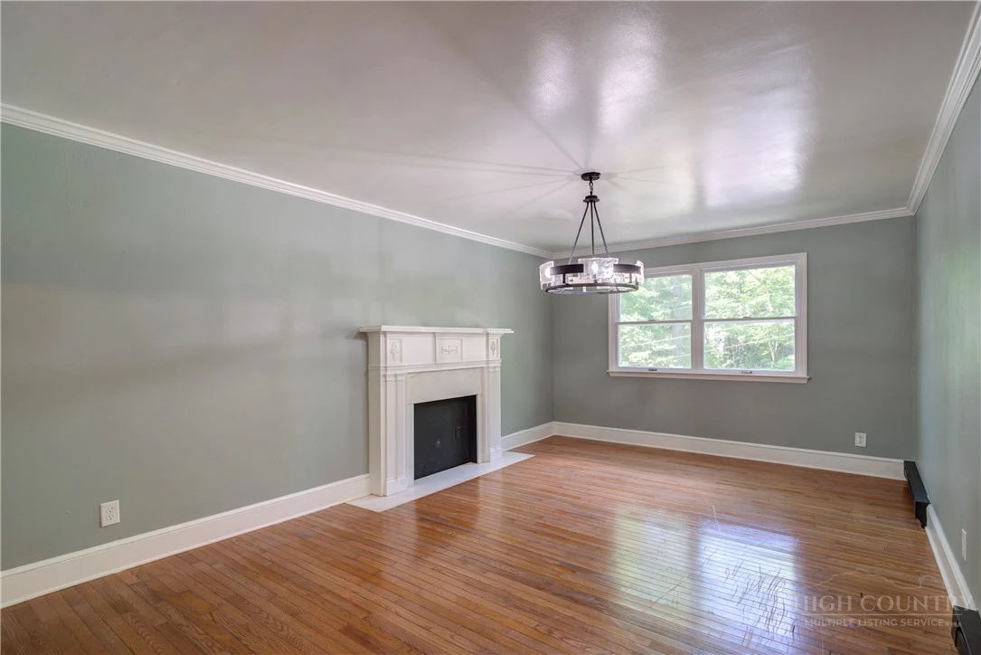 Image number 18 for the current listing
