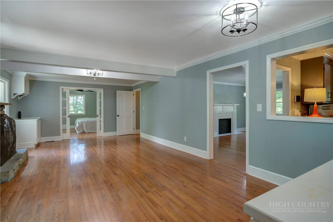 Image number 20 for the current listing