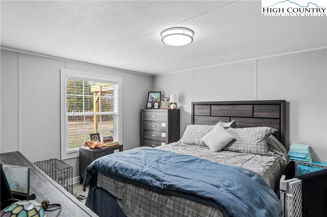 Image number 7 for the current listing
