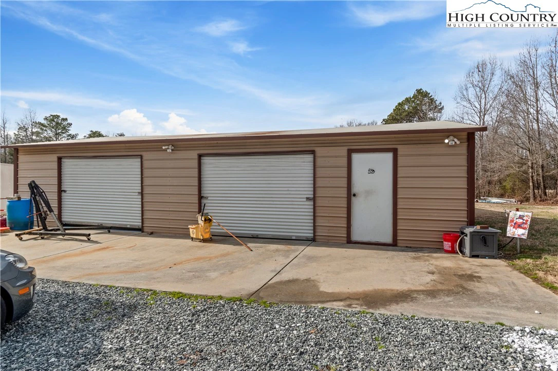 Image number 21 for the current listing