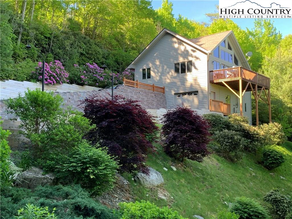 Image number 1 for the current listing