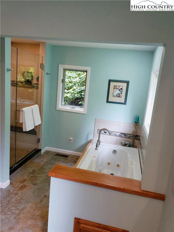 Image number 2 for the current listing