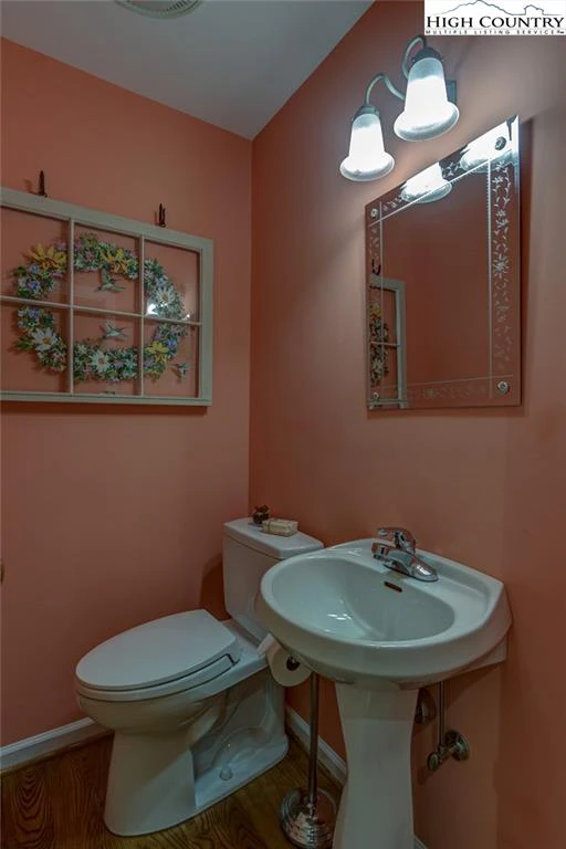 Image number 13 for the current listing