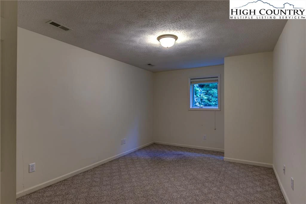 Image number 14 for the current listing