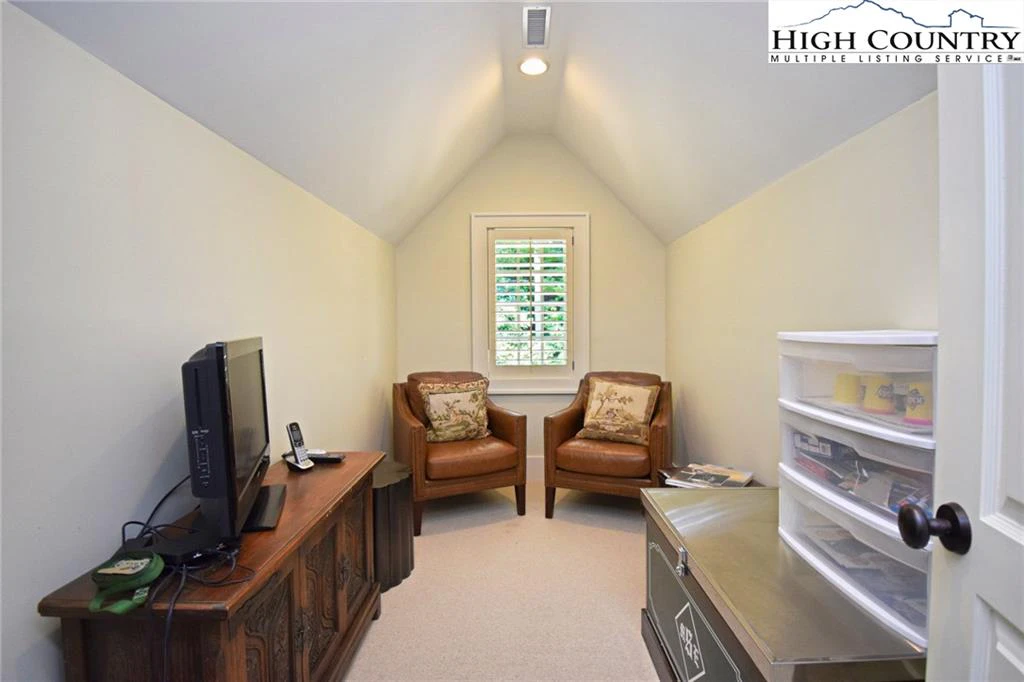 Image number 5 for the current listing