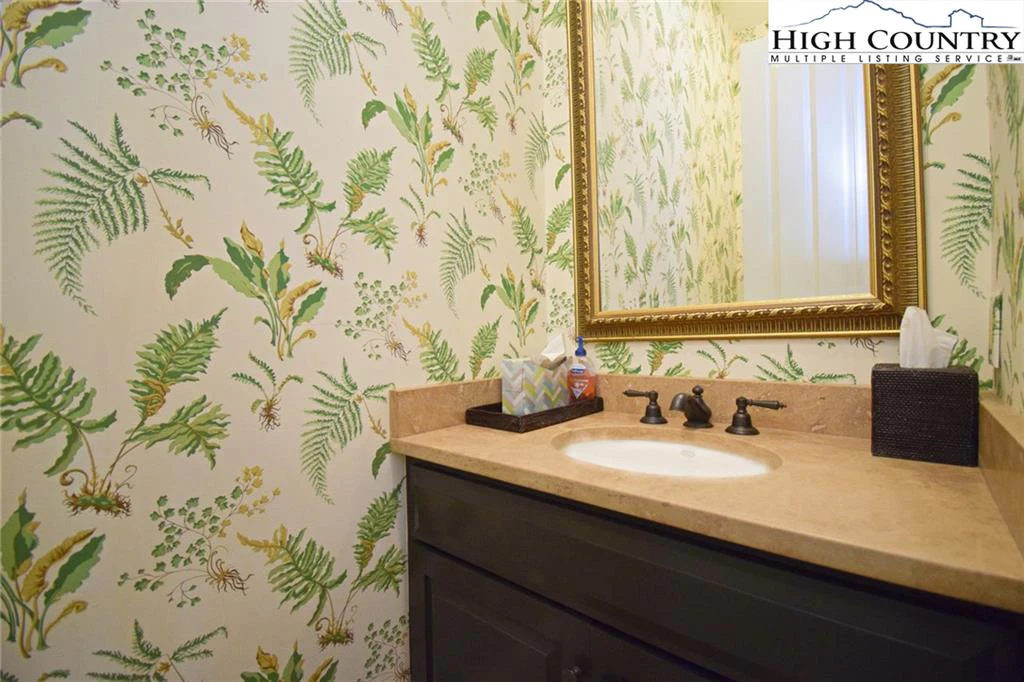 Image number 6 for the current listing