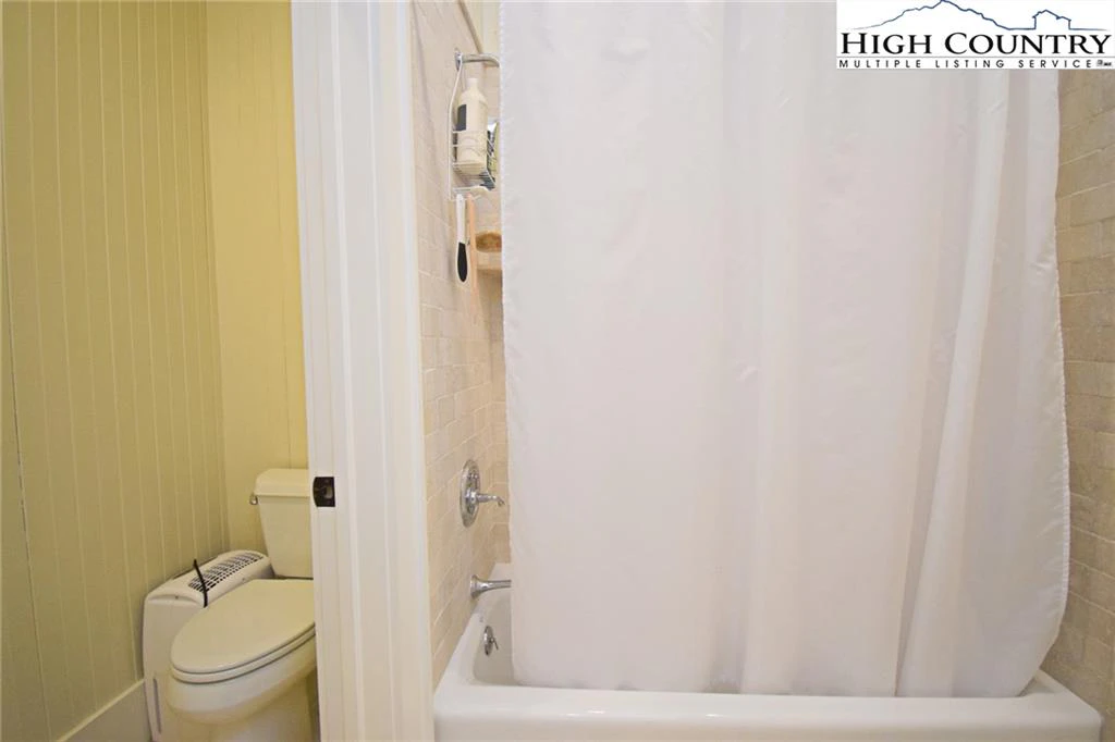 Image number 7 for the current listing