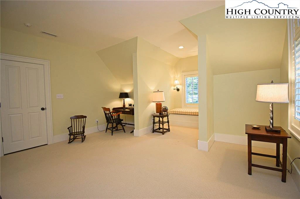 Image number 10 for the current listing