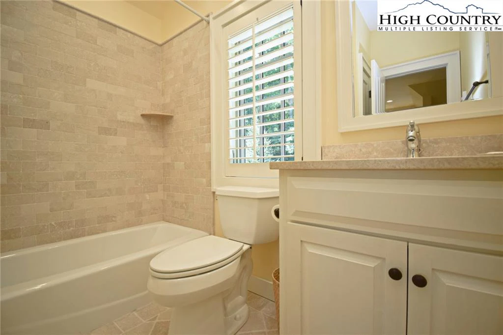 Image number 11 for the current listing