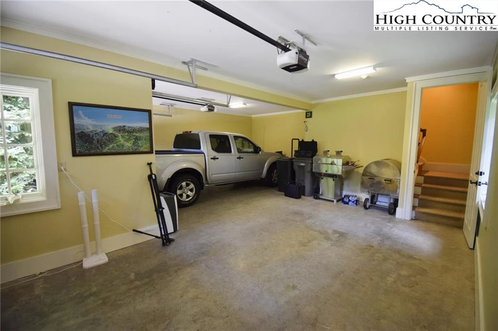 Image number 2 for the current listing