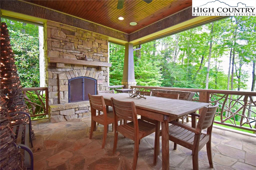 Image number 19 for the current listing