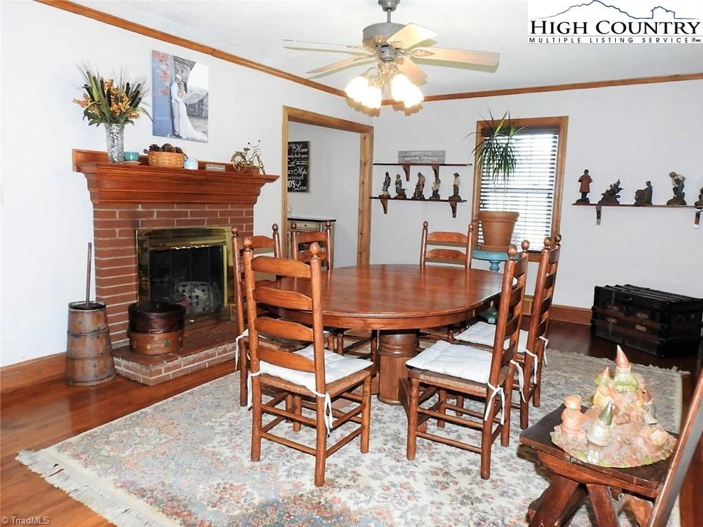 Image number 23 for the current listing