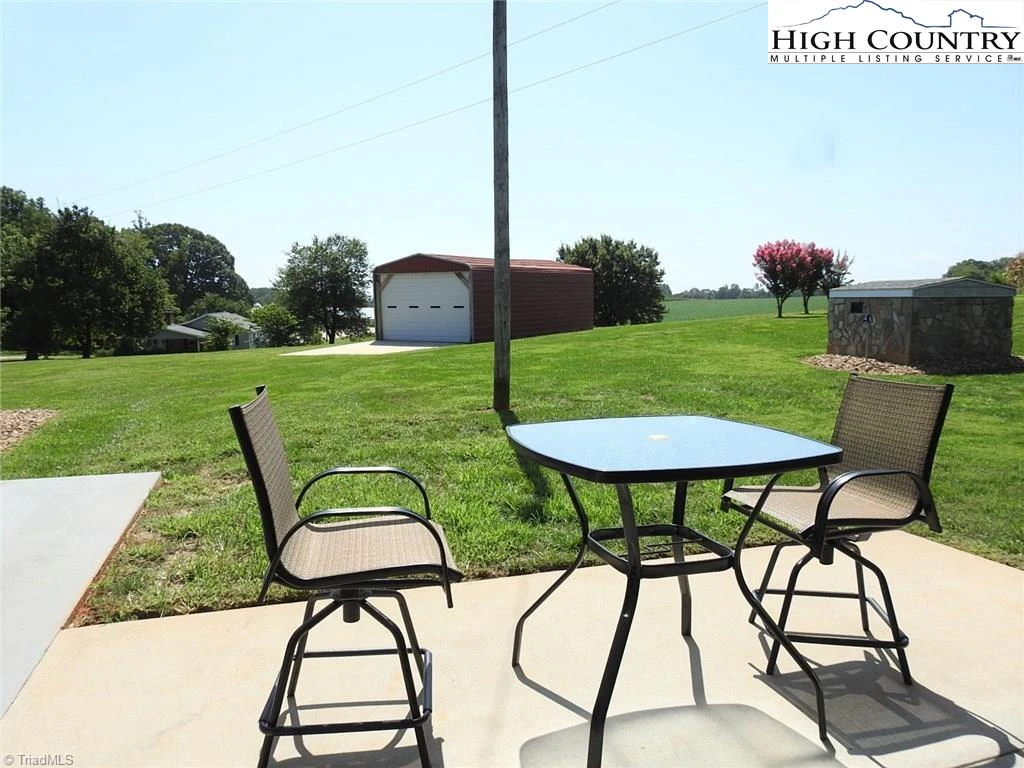 Image number 21 for the current listing