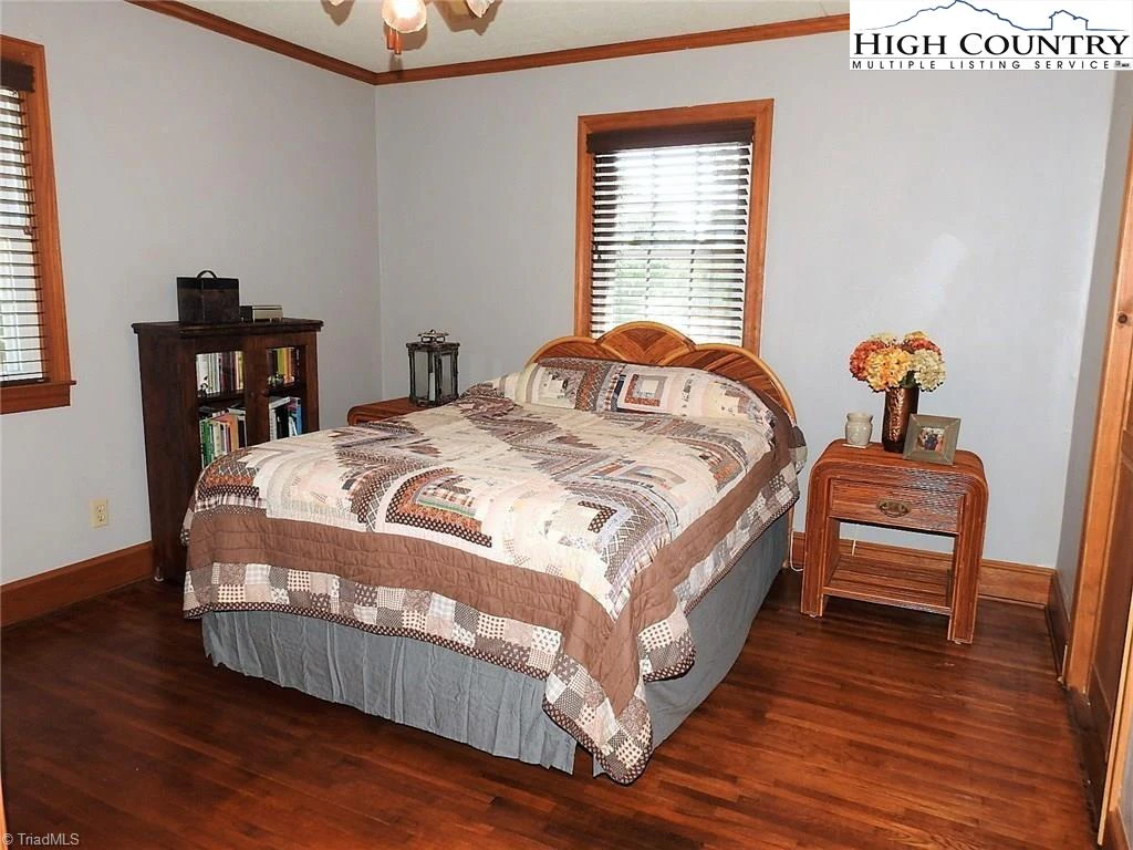 Image number 20 for the current listing