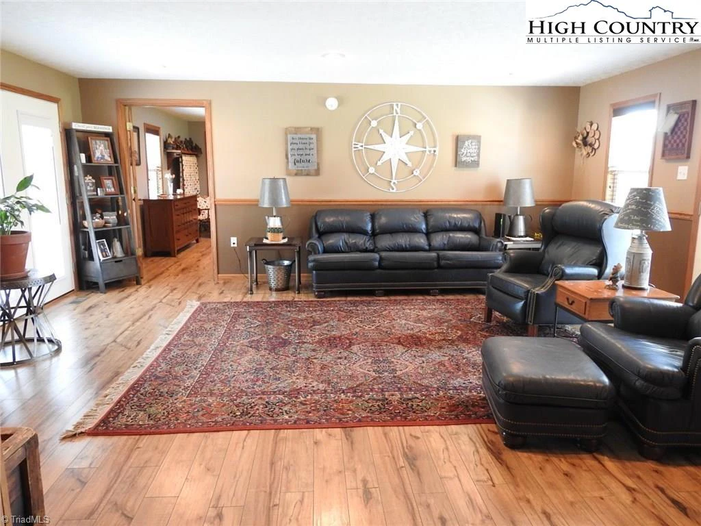 Image number 5 for the current listing