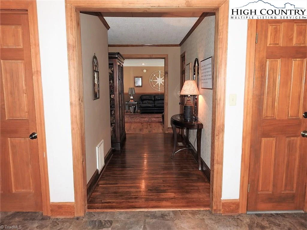 Image number 7 for the current listing