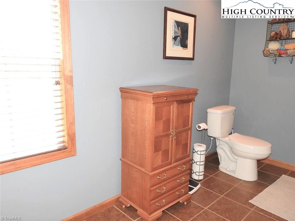Image number 2 for the current listing