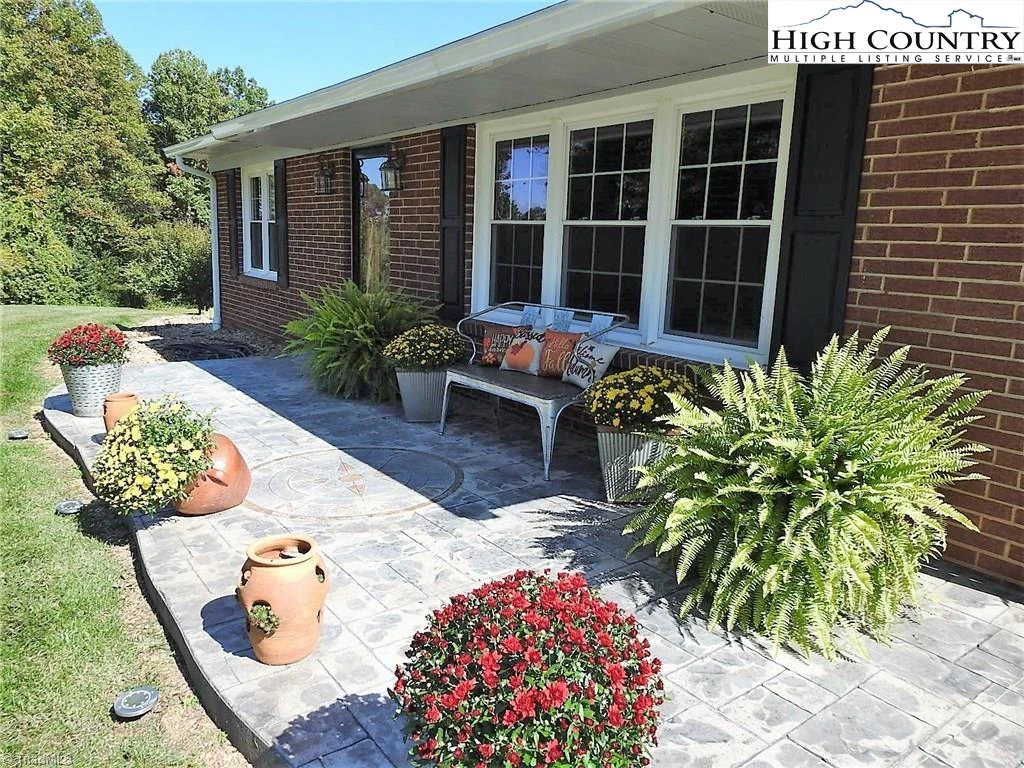 Image number 12 for the current listing