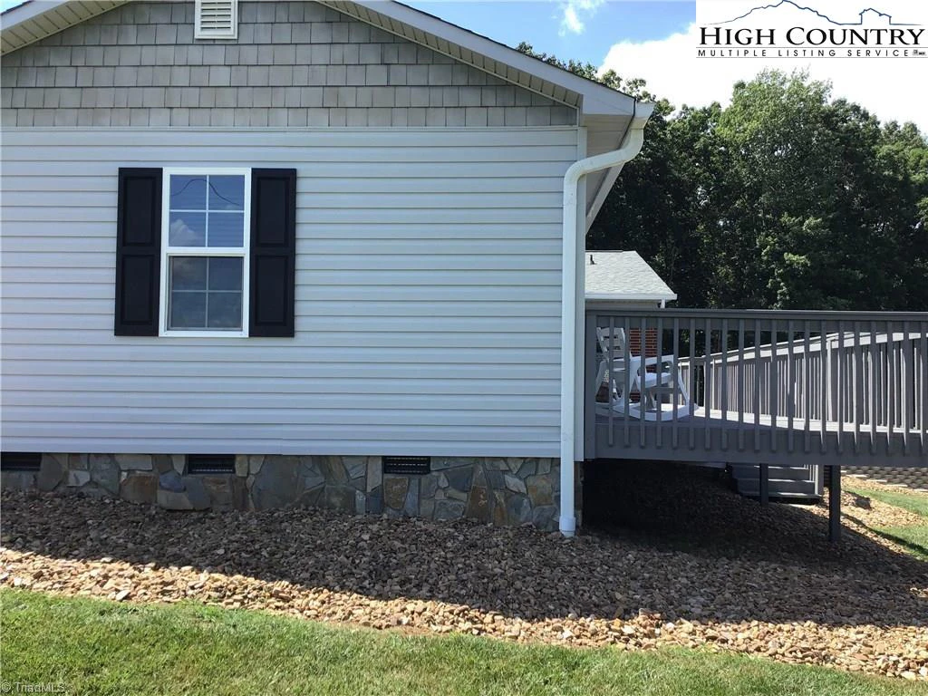 Image number 18 for the current listing