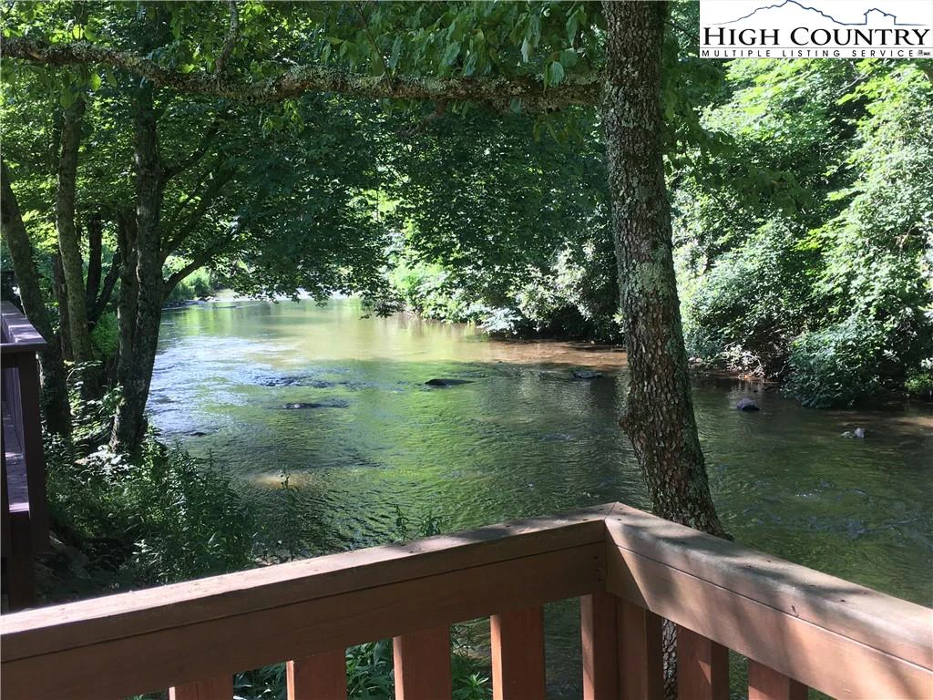 Image number 1 for the current listing