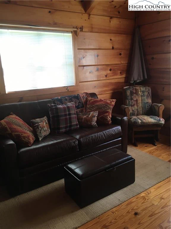 Image number 11 for the current listing
