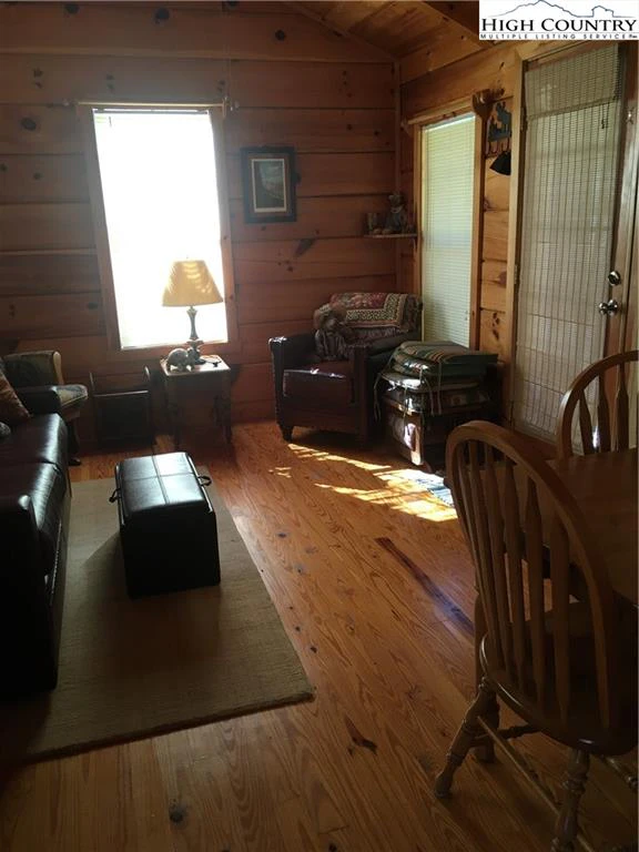 Image number 10 for the current listing